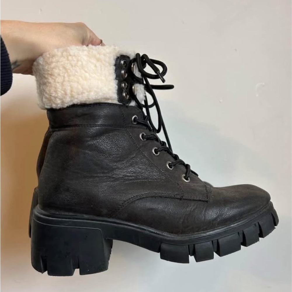 Size 8 MIA brand Sherpa cuffed boots